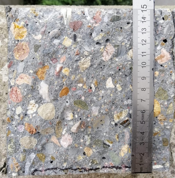Biała wanna: beton z zastosowaniem BETOCRETE-C (maksymalna głębokość penetracji – 8 mm)